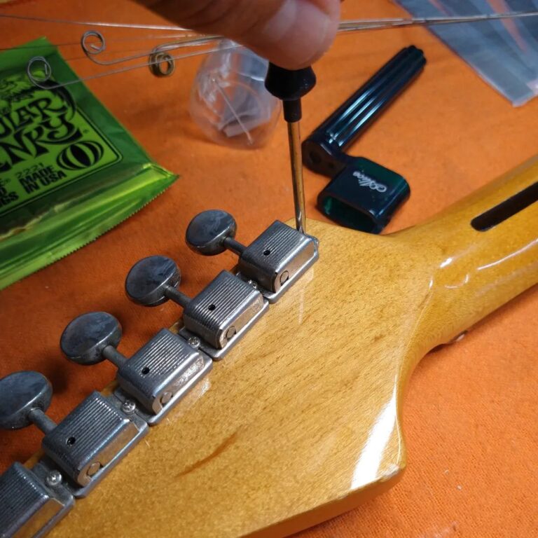 Avvolgicorde Per Chitarra 3 In 1 - Con Tagliacorde Ed Estrattore Per Piroli, In ABS E Metallo, Colore Nero